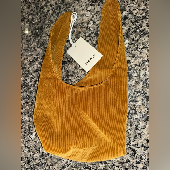 Merit Beauty ONLY THE SIGNATURE MAKEUP BAG (without products) - Picture 8 of 12